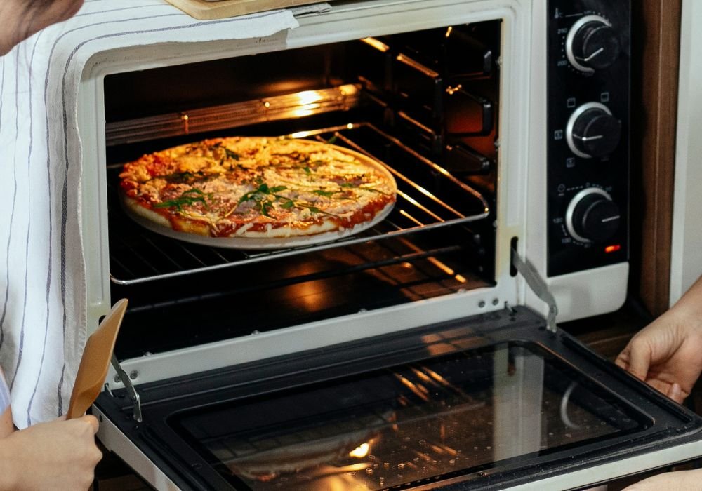 Achieving-the-Restaurant-Style-Bake How to Make Restaurant-Quality Pizza at Home