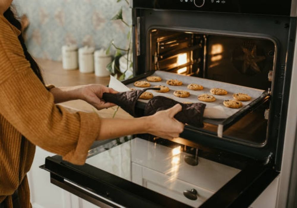 Top 5 Ovens for Baking Enthusiasts in 2024